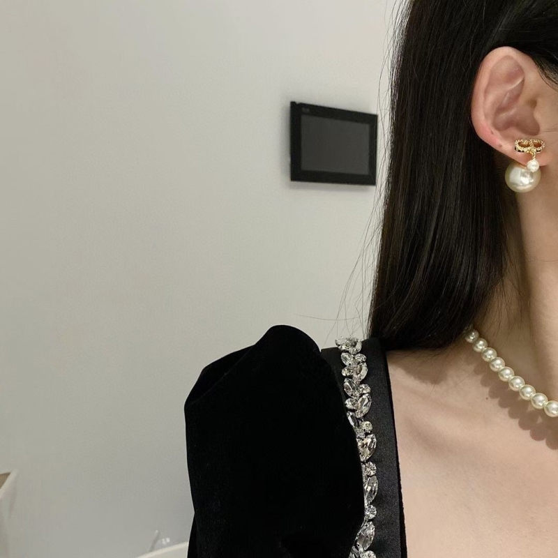 chr1st1an D10r earrings